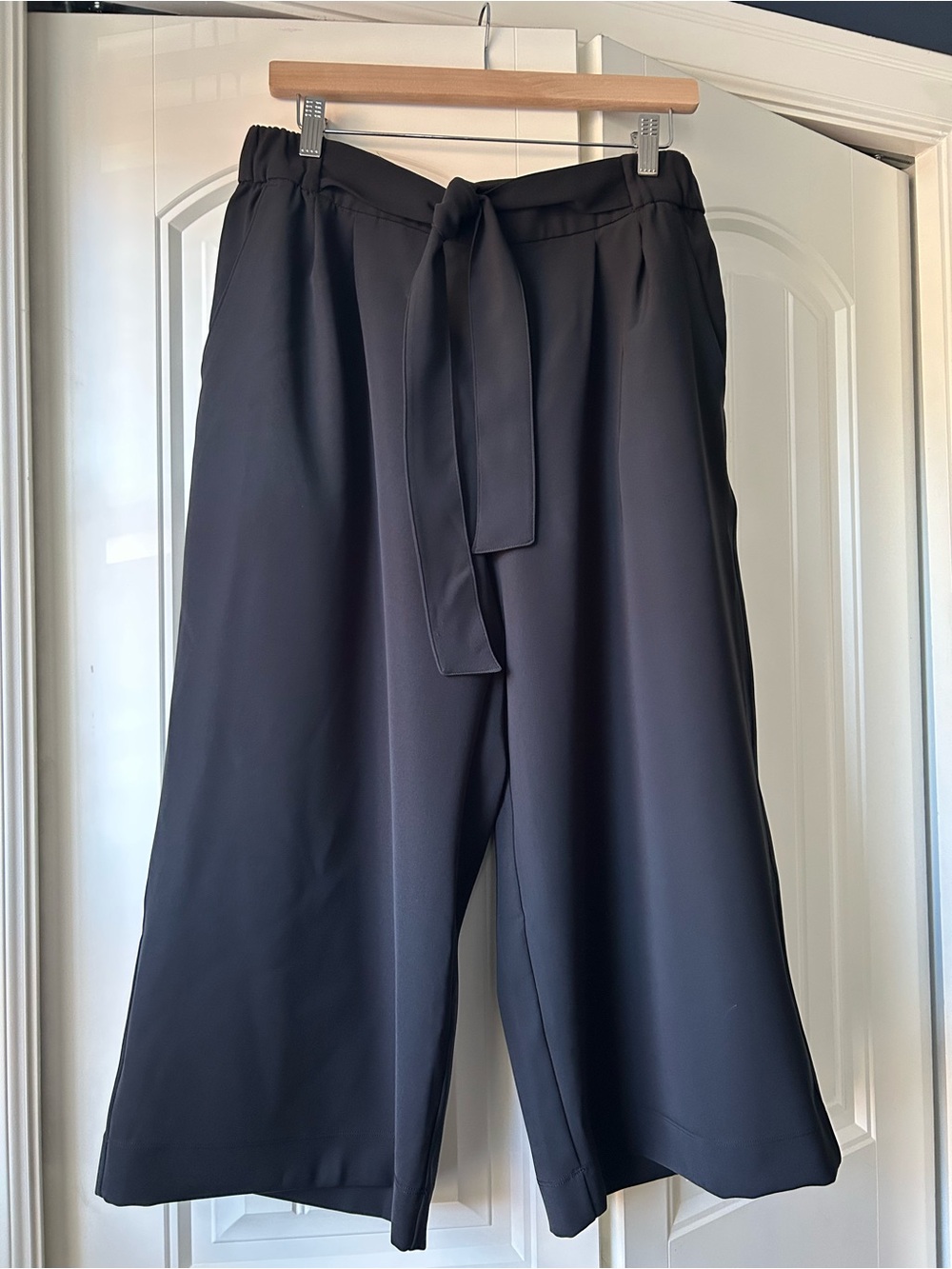 Lululemon Noir Crop Tie-Waisted Pant